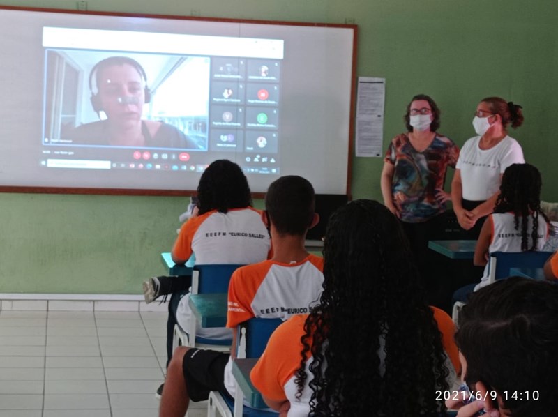 Quiz Interativo envolve estudantes de escola em Cariacica - SEDU