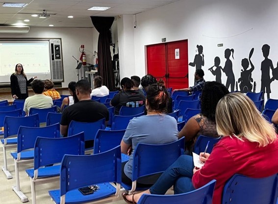 SEDU - Professora de Geografia utiliza metodologia ativa em sala