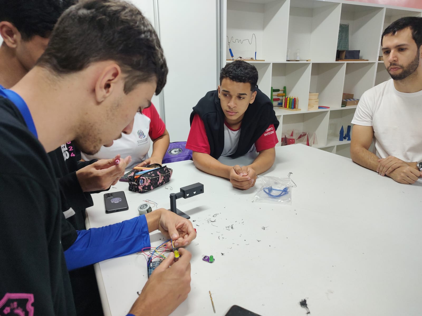 8 - Prof. Paulo Alexandre Novo e Bruno Quinelato Alves - Eletiva - Construção de um semáforo utilizando impressão 3D e Arduino - 1ª I01 -  2ª I01 e 3ª I01 EM