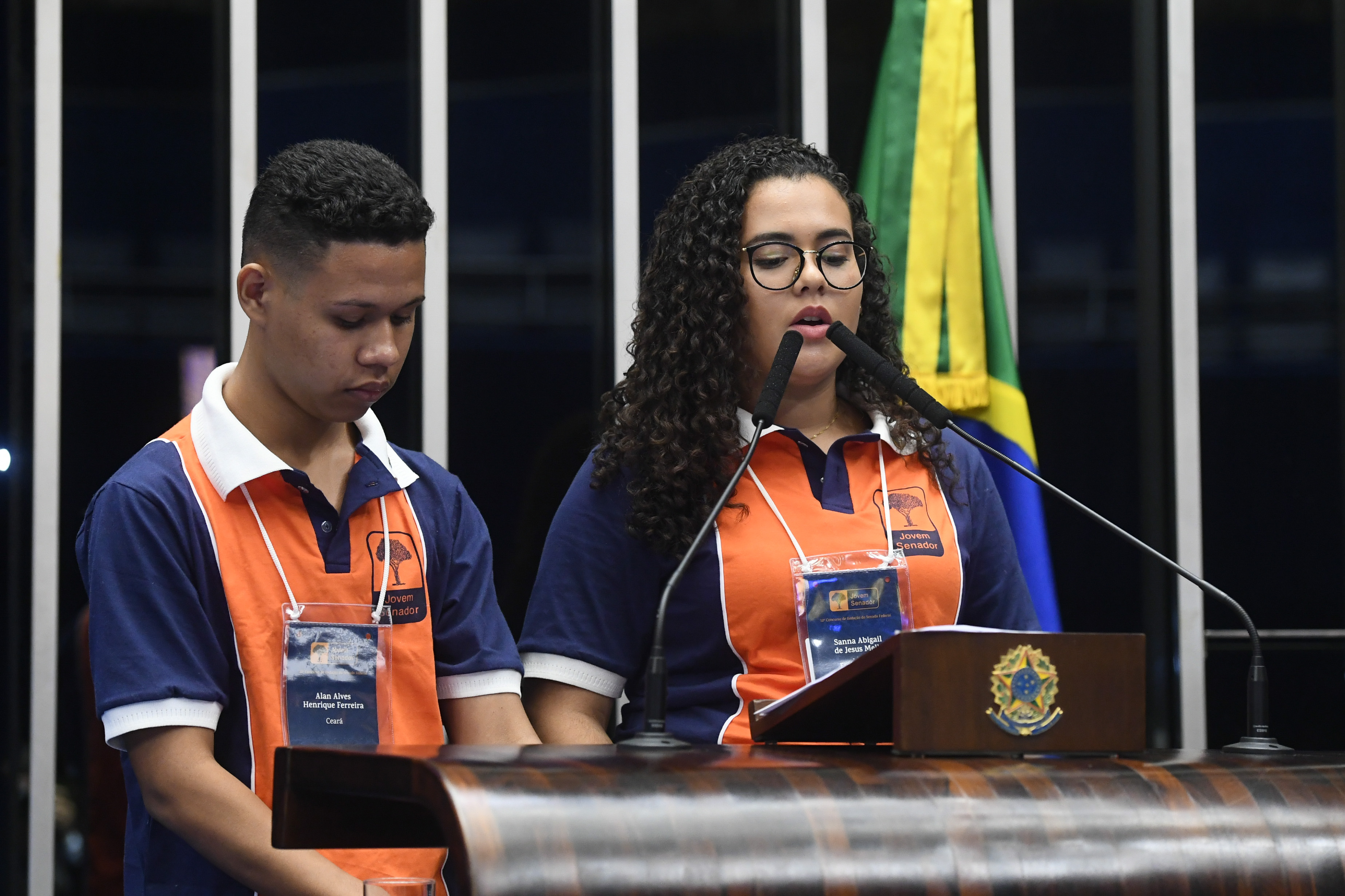 ESTUDANTE NA TRIBUNA