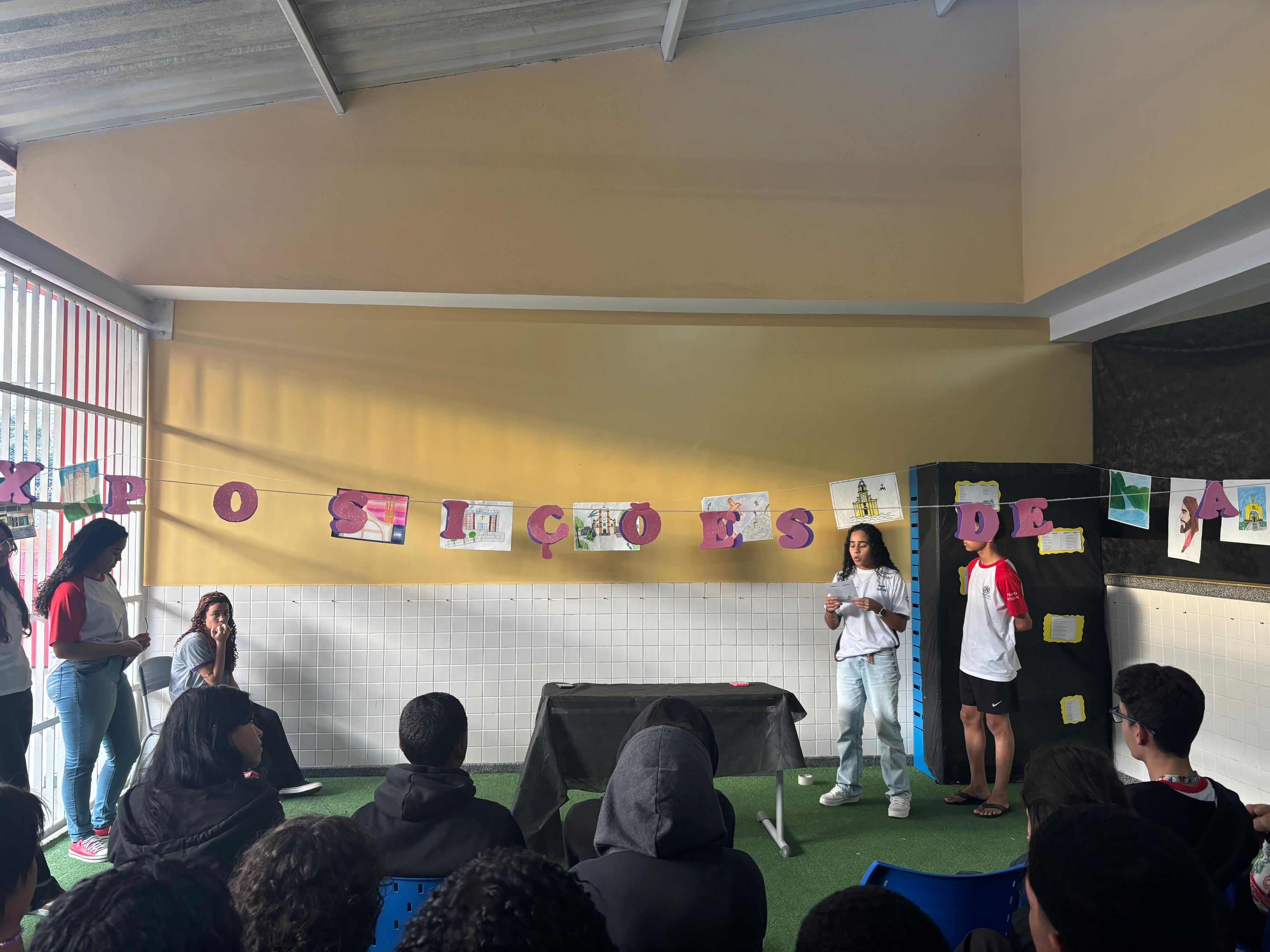 Estudantes de Cariacica realizam exposição artística inspirada em obra de autora capixaba