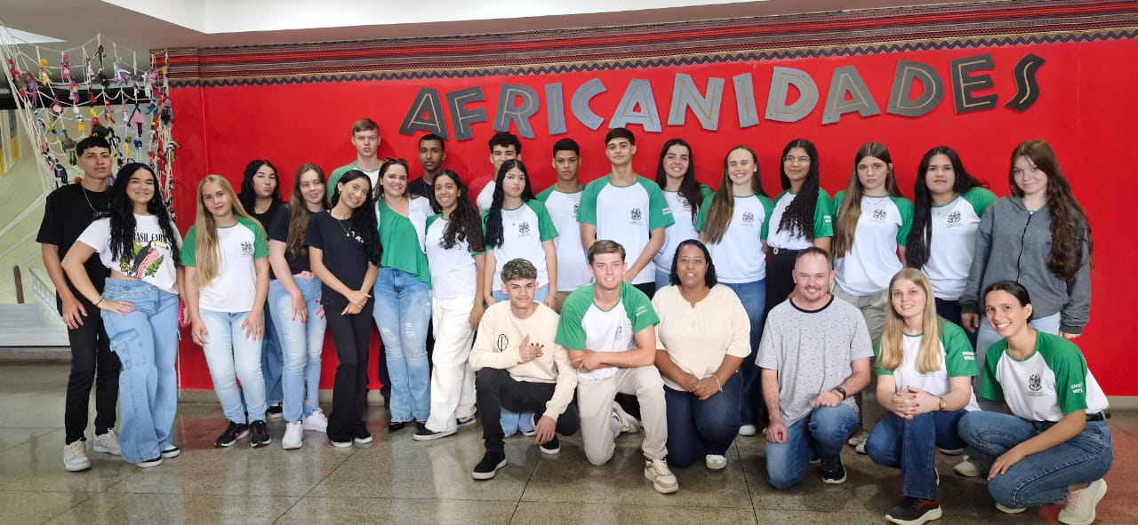Escola de Biologia e História 6