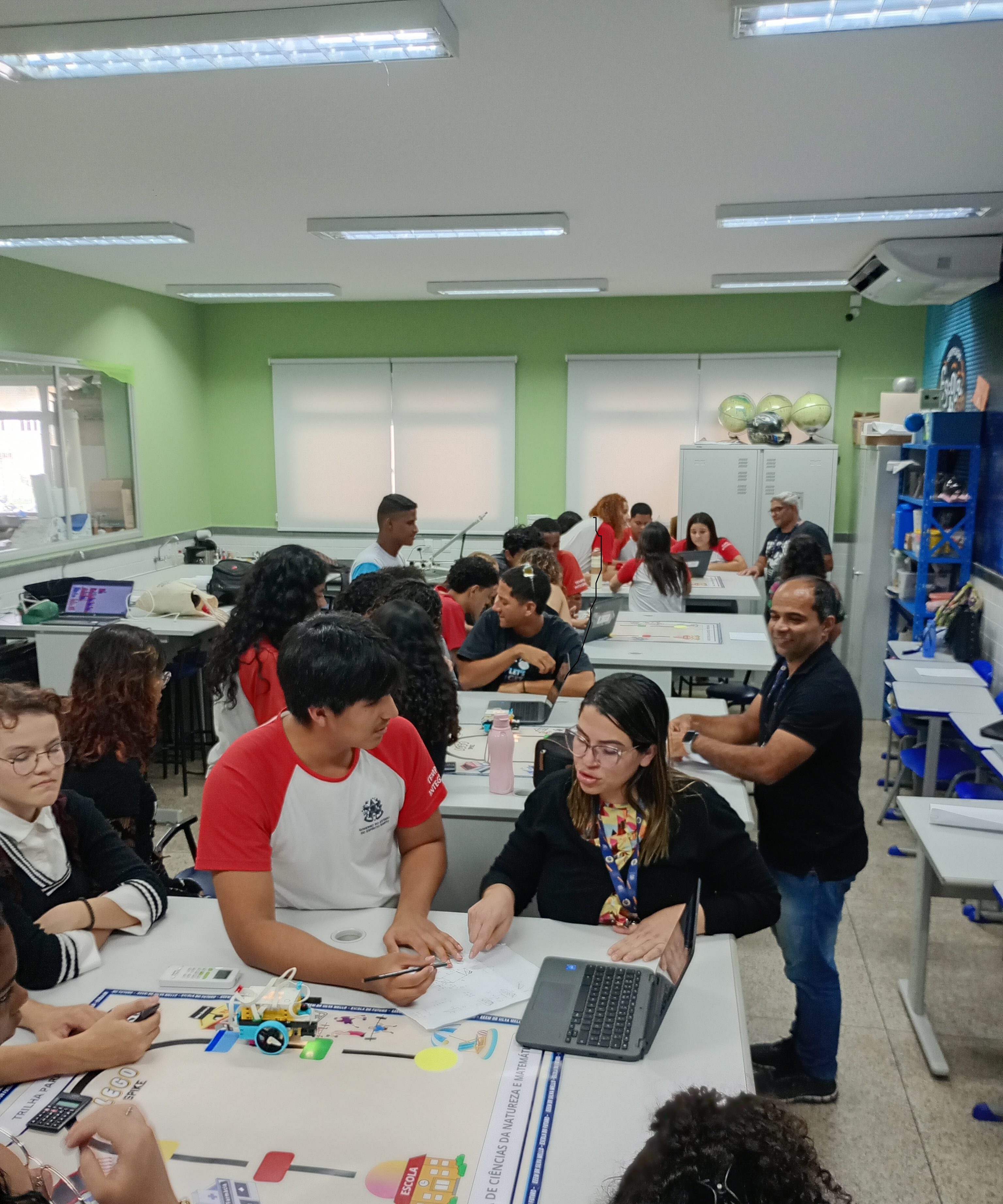 Escola de Guarapari utiliza robótica e storytelling em atividade interdisciplinar com Lego Spike