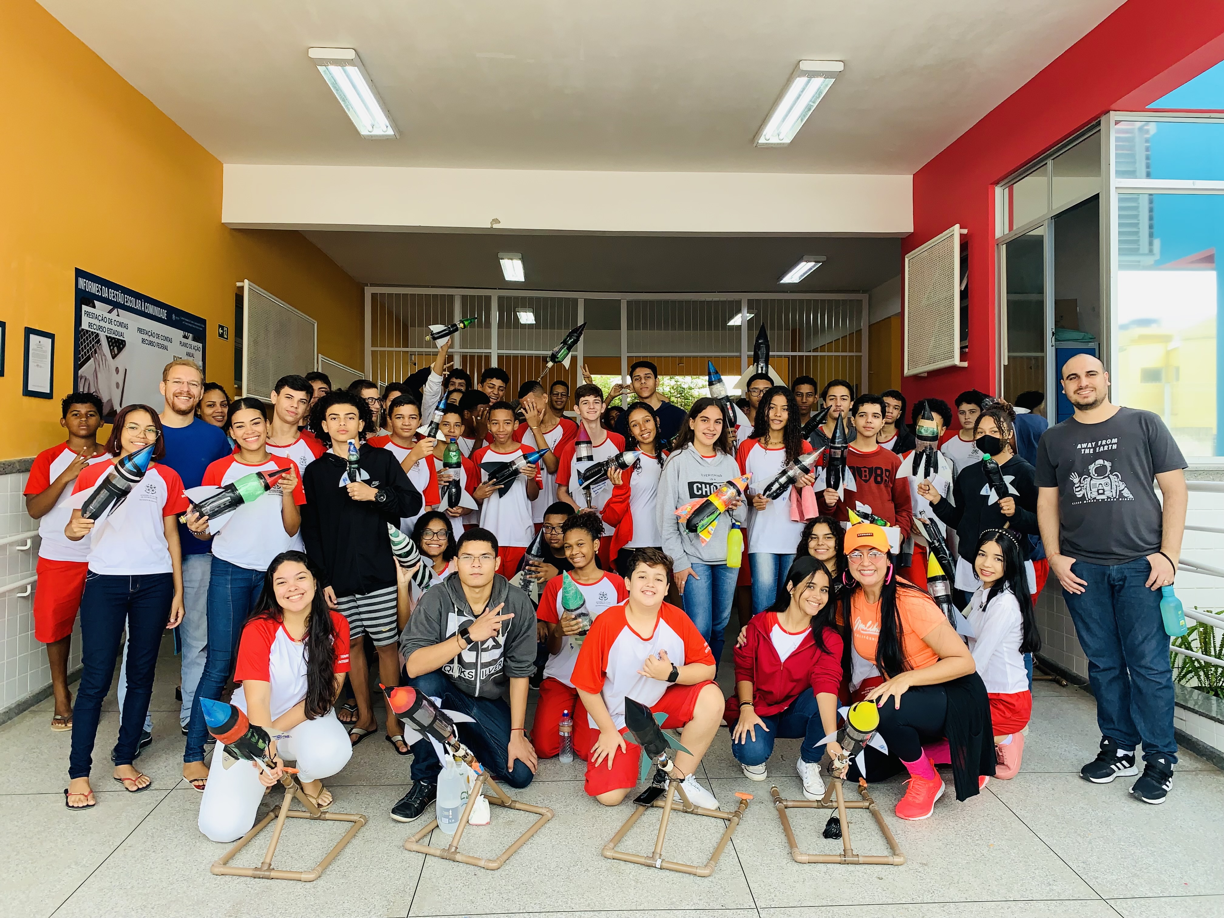 Representantes dos grupos dos 8 anos e 1 series