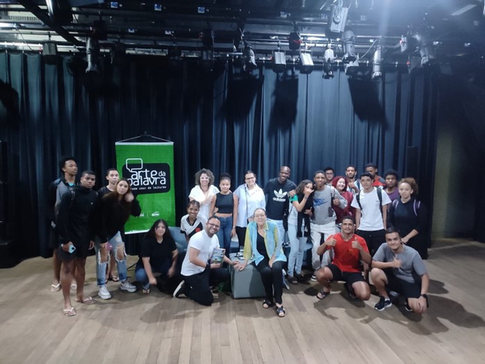Escola de Vitória promove encontro com autores nacionais