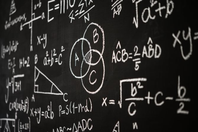 o-que-se-estuda-no-curso-de-fisica-pinguim-670x446