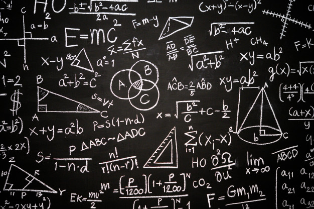quadro-negro-inscrito-com-formulas-e-calculos-cientificos_1150-19413