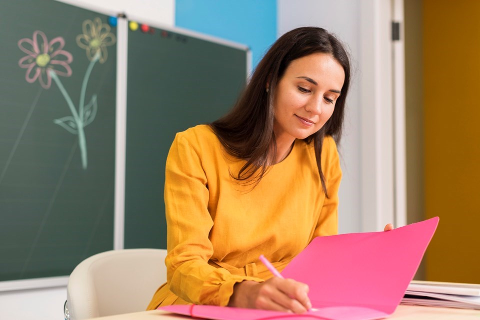 smiley-teacher-taking-notes-1-1